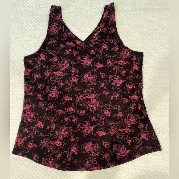 🆕 WHBM Double V-Neck Tank
Sketchy Poppy Dolce Black w/Pink flower print Size M - Picture 15 of 15